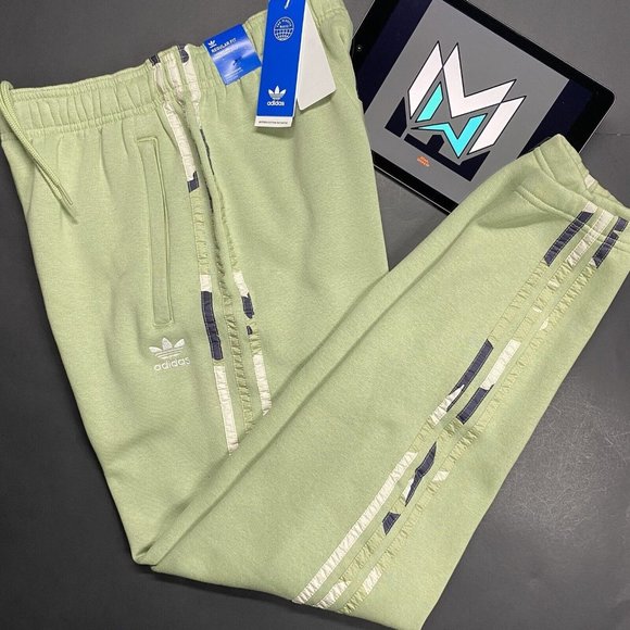 adidas Pants Adidas Essentials 3 Stripes Camo Jogger Sweatpants